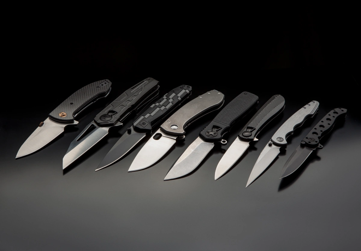 overhead image of 8 EDC knives